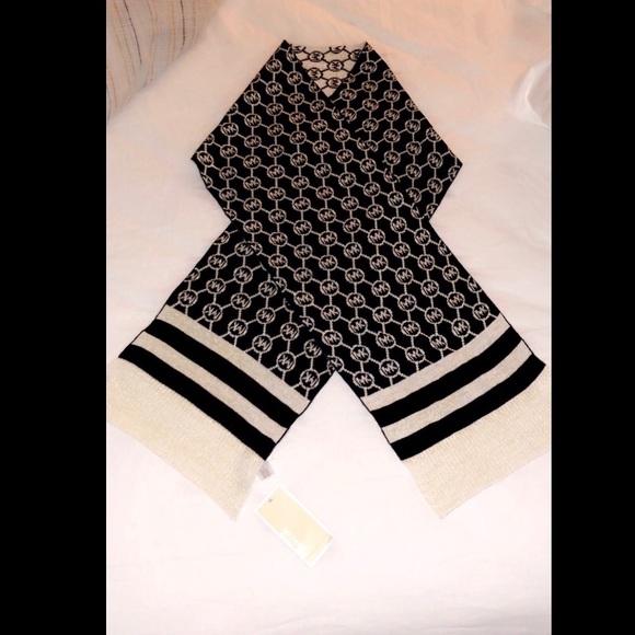 Michael Kors Scarf - Picture 3 of 6